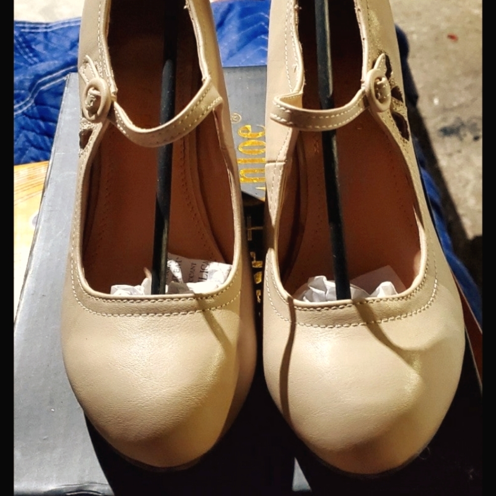 Chase and Chloe Kimmy-21 Mary Jane Teardrop Cutout T-Strap Heels